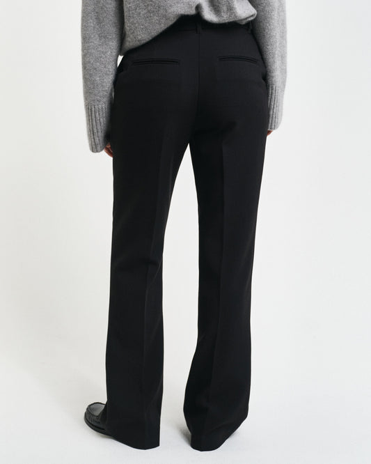 Schmale ausgestellte Hose