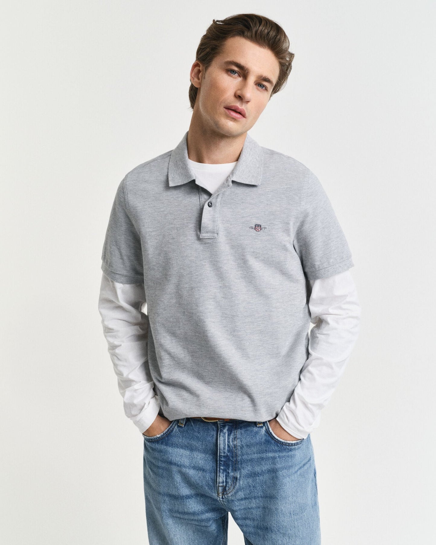 Polo piqué coupe droite avec écusson