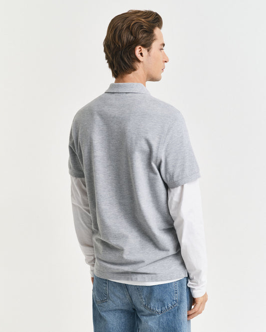 Polo piqué coupe droite avec écusson