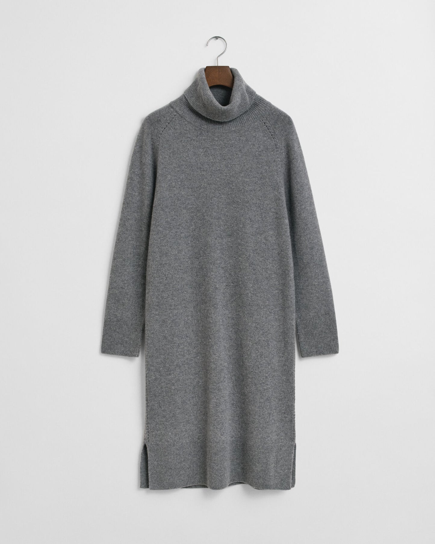 Robe à col roulé et détails en maille