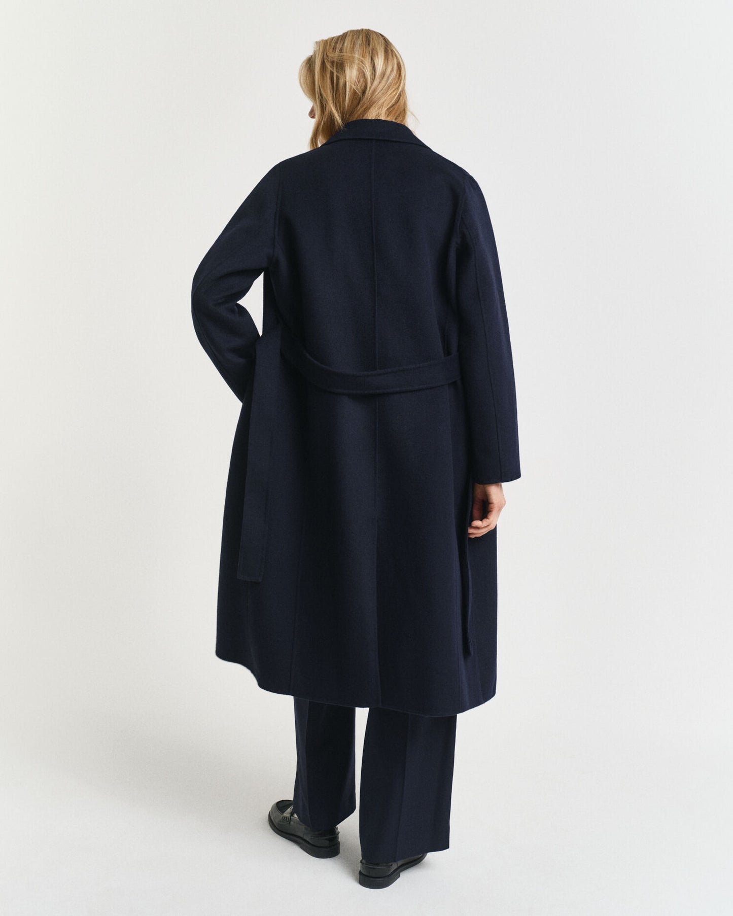 Manteau ceinturé cousu main