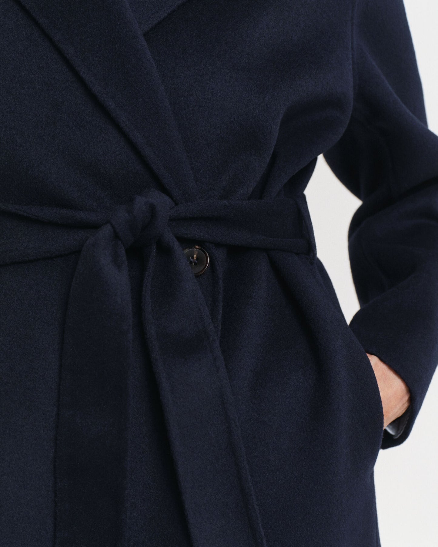 Manteau ceinturé cousu main