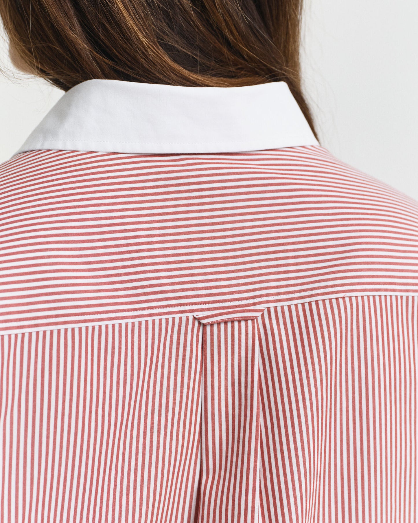 Chemise rayée ample à col contrastant