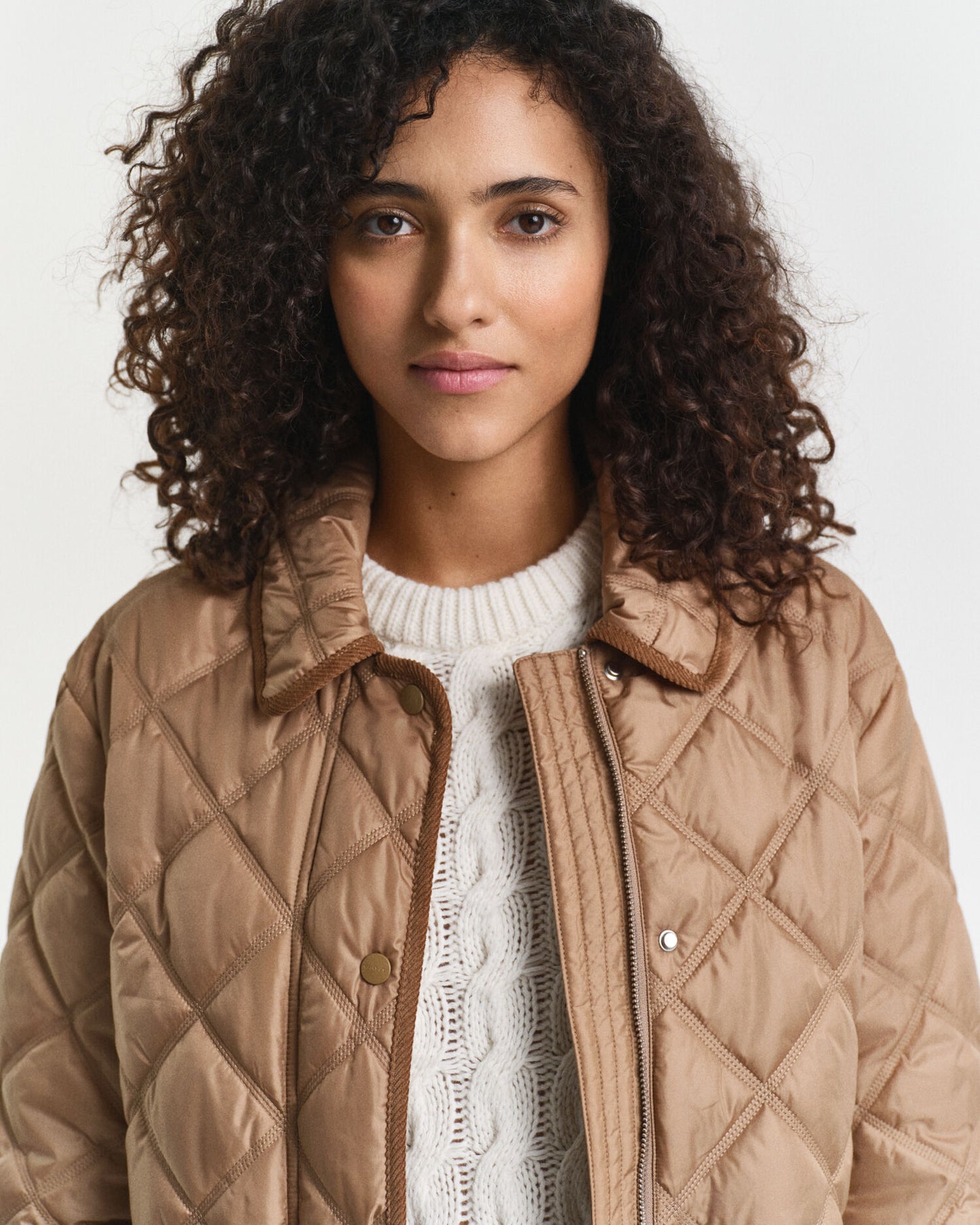 Gesteppte Jacke mit Cordbesatz