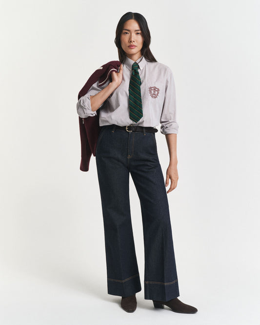 Weite Jeans mit ausgestelltem Bein und Bundfalten