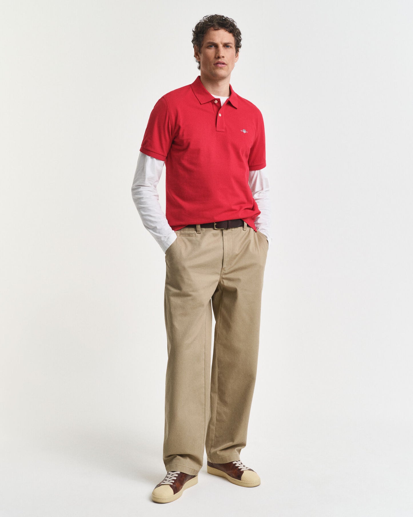 Polo piqué coupe droite avec écusson