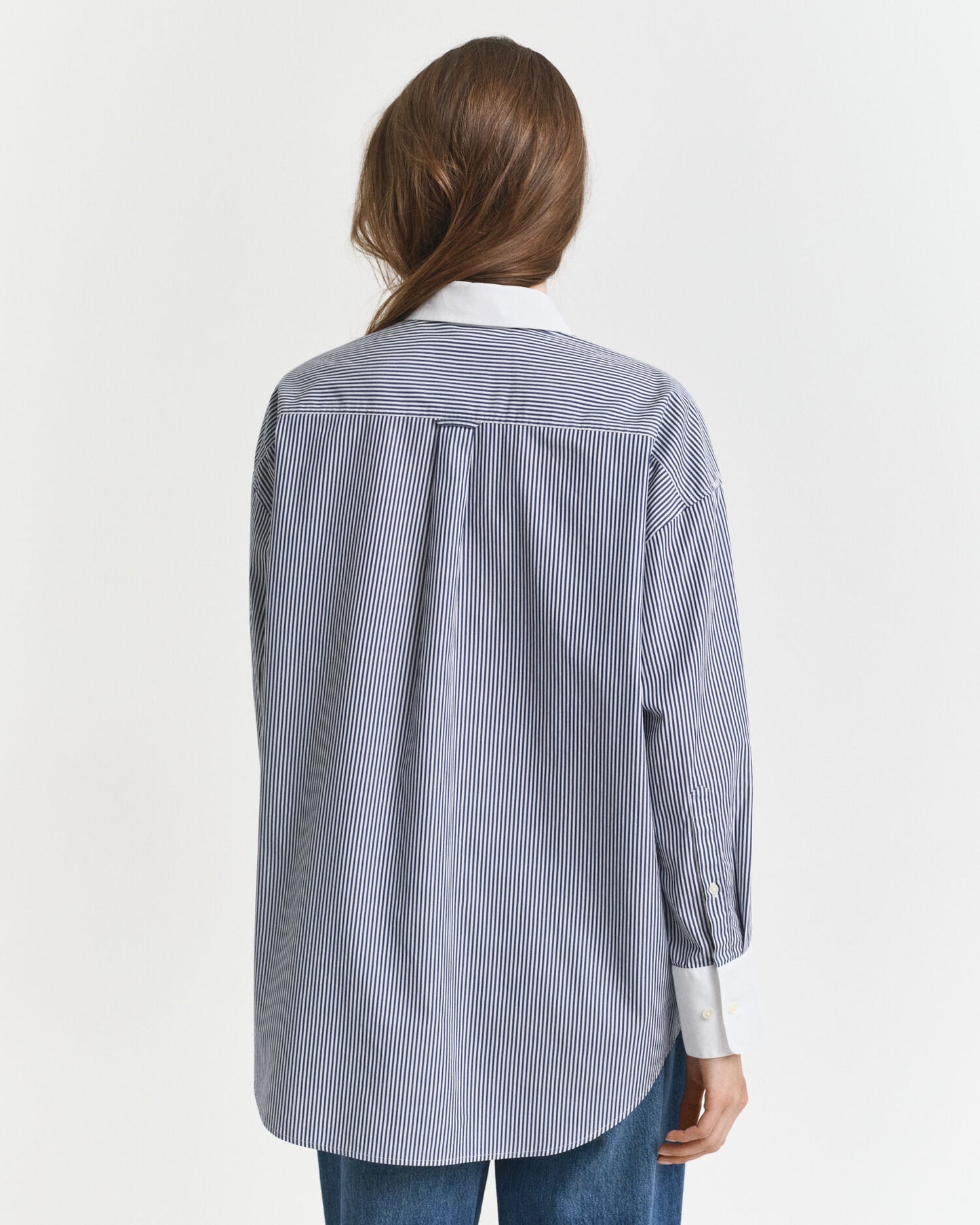 Oversized gestreiftes Hemd mit Kontrastkragen