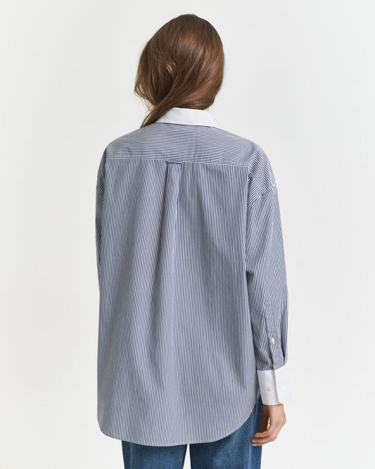 Oversized gestreiftes Hemd mit Kontrastkragen