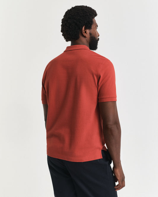 Polo piqué coupe droite avec écusson