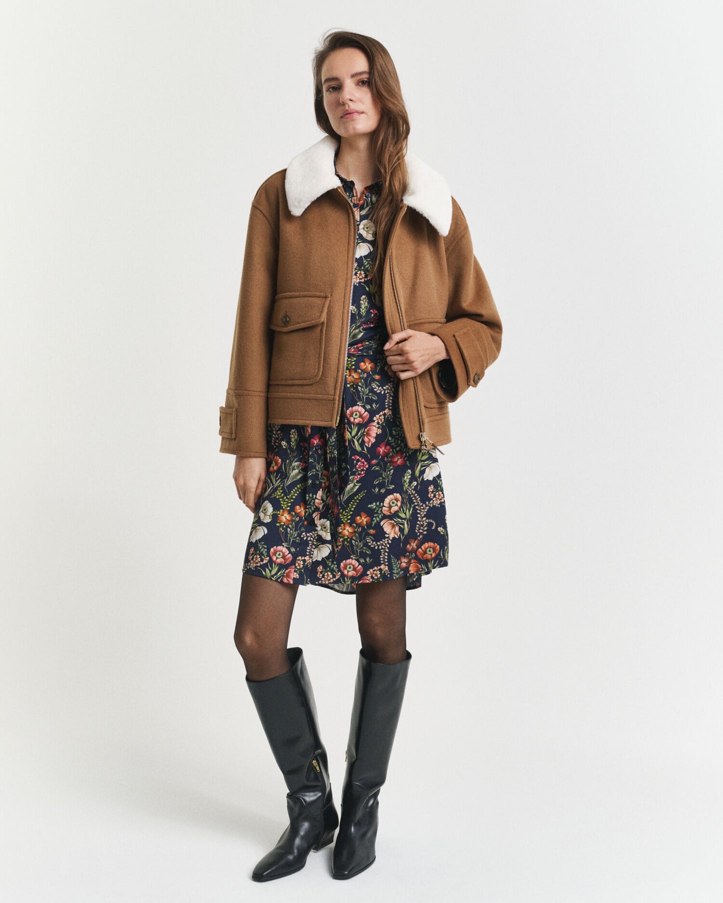 Hemdblusenkleid aus Viskose mit Blumenmuster