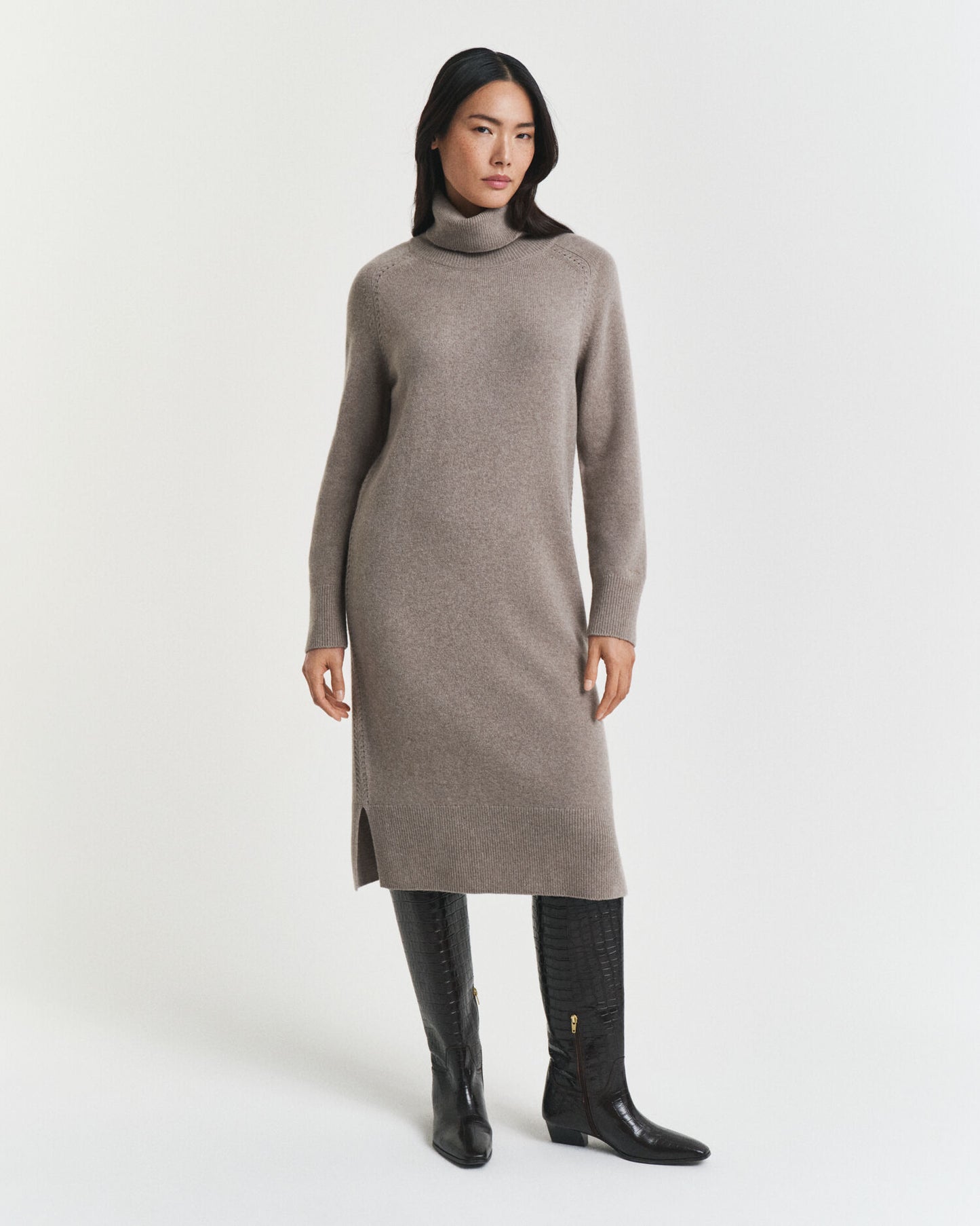 Robe à col roulé et détails en maille