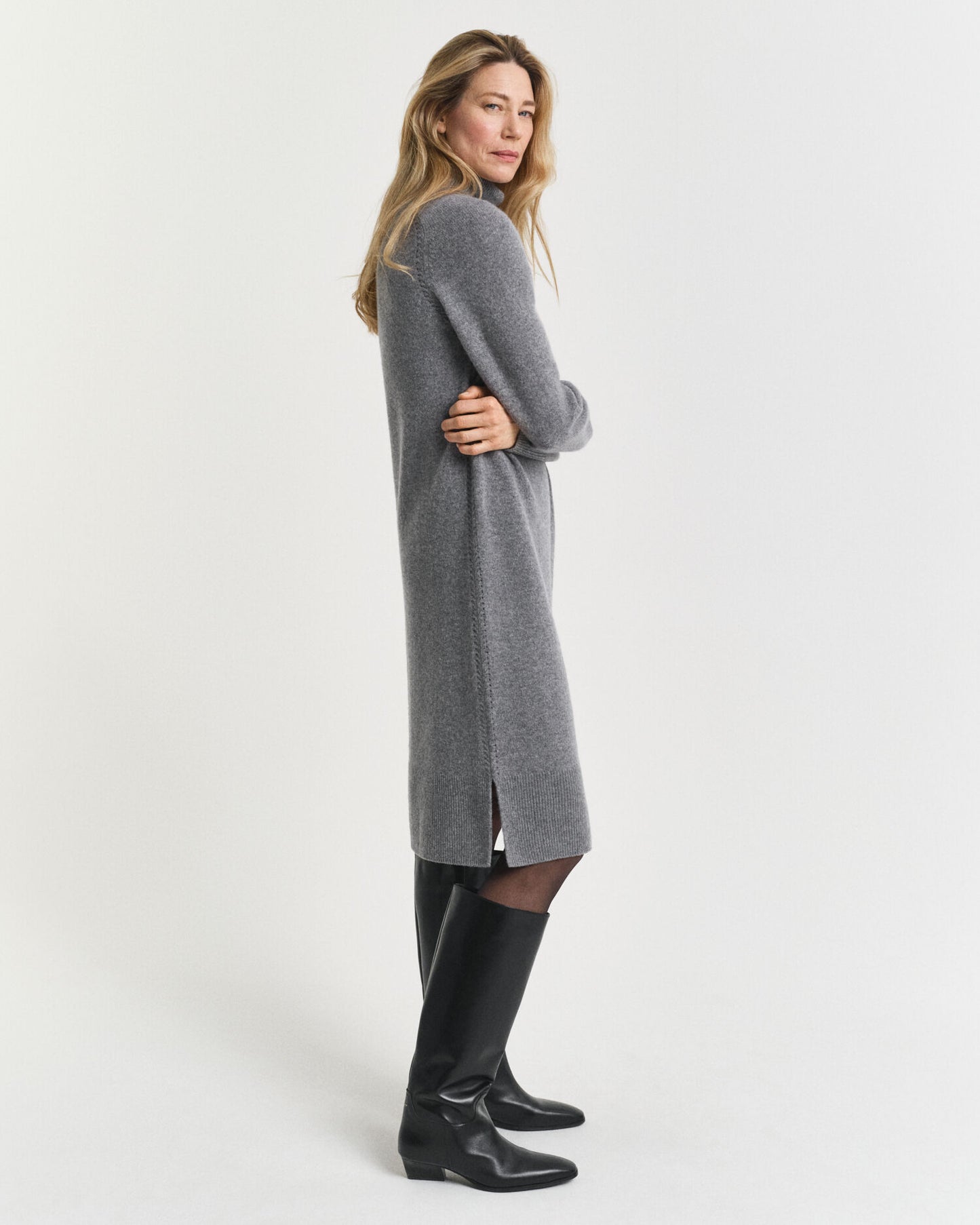 Robe à col roulé et détails en maille