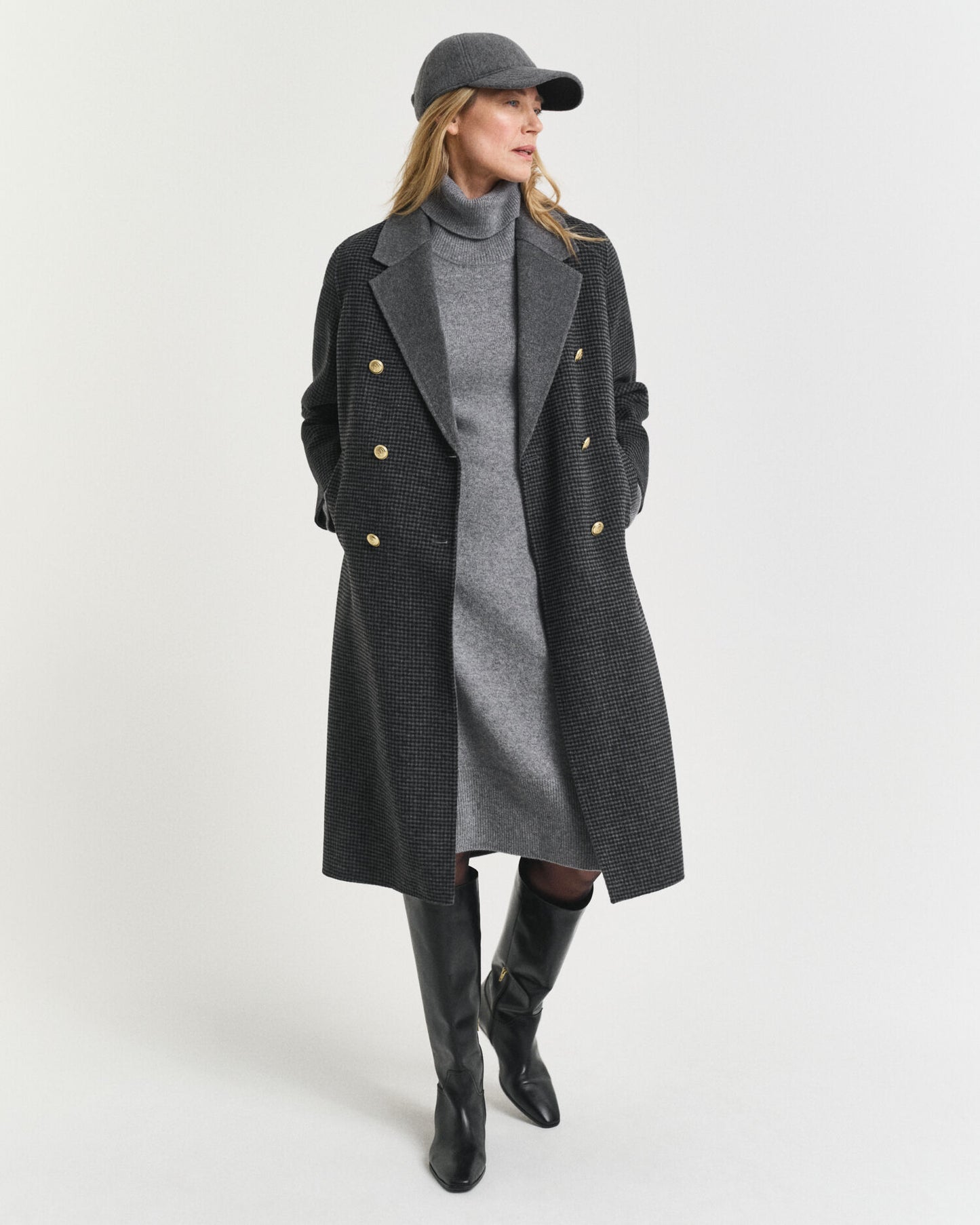 Robe à col roulé et détails en maille