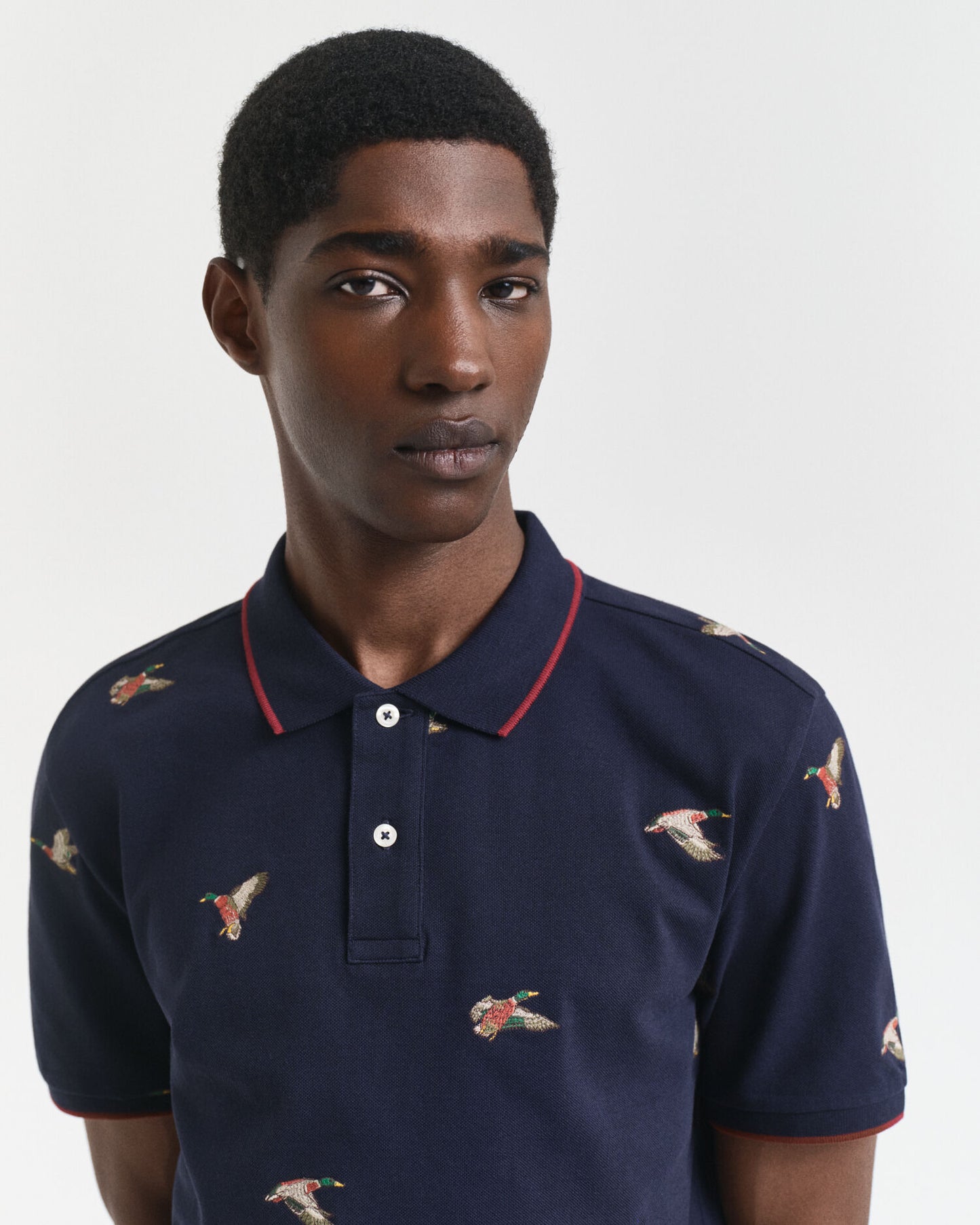 Besticktes Polo-Shirt