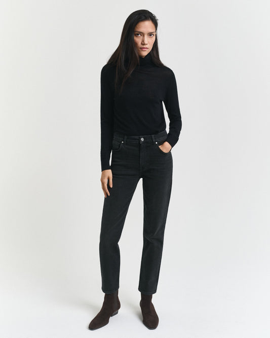 Schmal geschnittene, knöchellange schwarze Jeans